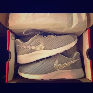 NIKE TANJUN SWAROVSKI CRYSTAL SIZE 7